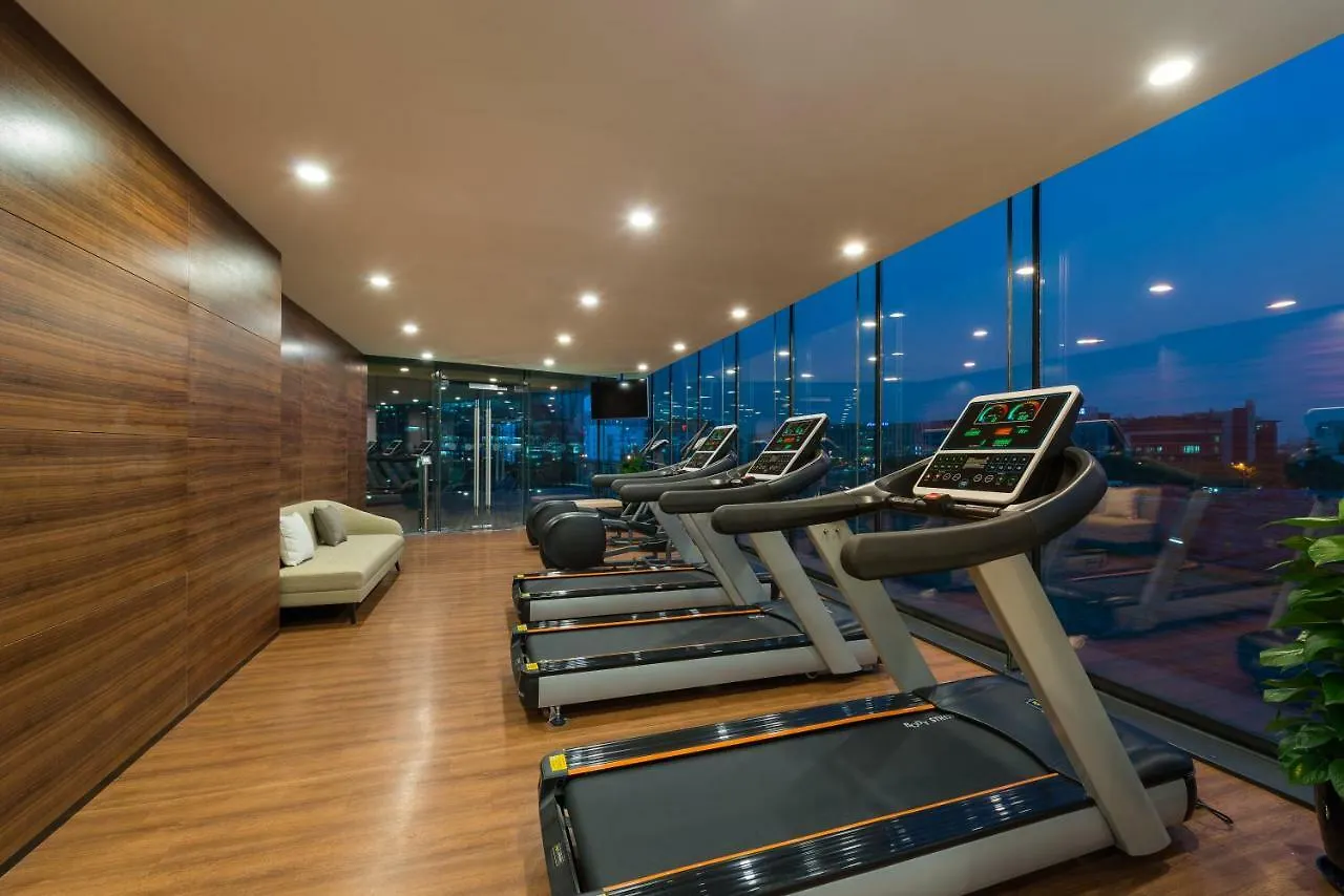 Novotel Shanghai Hongqiao 5*,